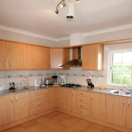 Rolas - Beautiful 5 Bed With Pool And Aircon 3 Min To Villa