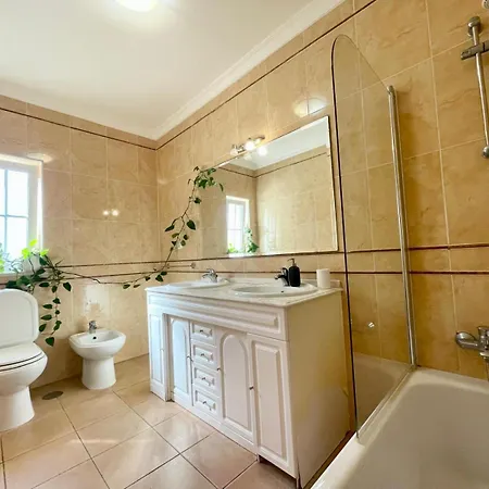 Rolas - Beautiful 5 Bed With Pool And Aircon 3 Min To Praia Da Luz