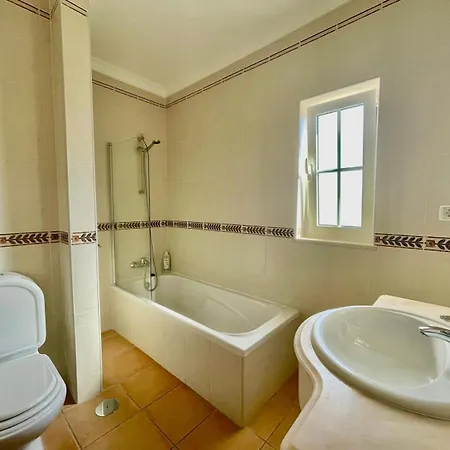Rolas - Beautiful 5 Bed With Pool And Aircon 3 Min To *