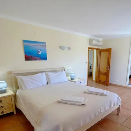 Rolas - Beautiful 5 Bed With Pool And Aircon 3 Min To