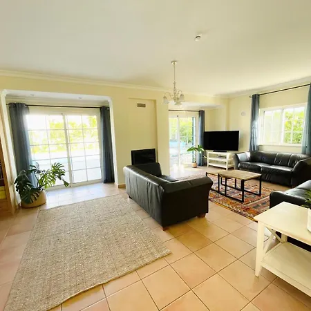 Rolas - Beautiful 5 Bed With Pool And Aircon 3 Min To Luz