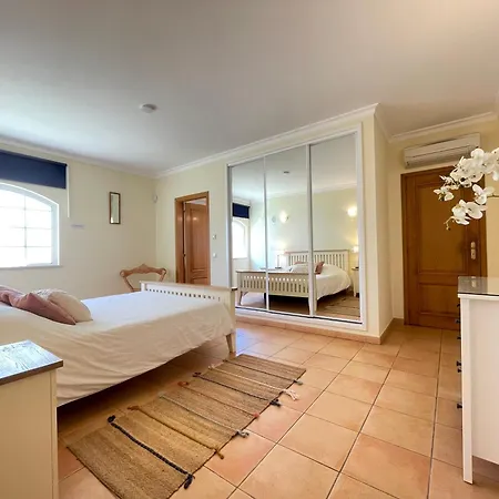 Rolas - Beautiful 5 Bed With Pool And Aircon 3 Min To Villa Luz