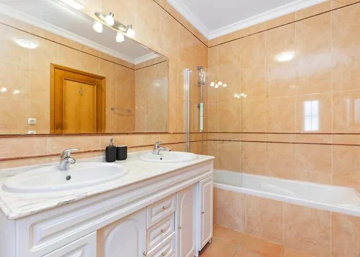 Rolas - Beautiful 5 Bed With Pool And Aircon 3 Min To * Praia Da Luz